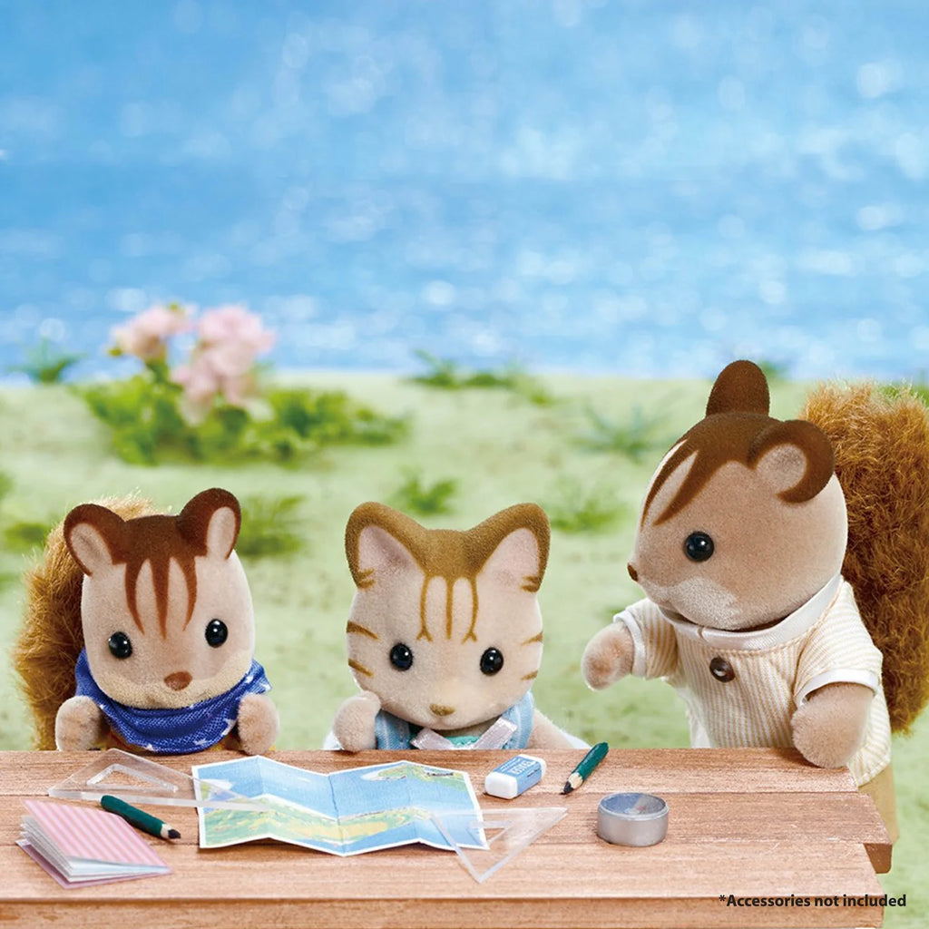 Set of 4 Collectible Doll Figures C977485
