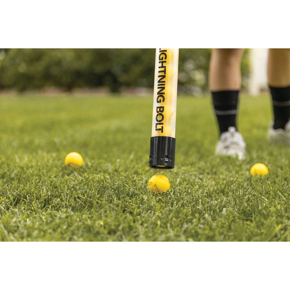 Lightweight Portable Automatic Pitching Machine with 26 Ball Capacity I24176